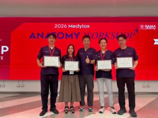 🇹🇭 タイ・バンコクにて
Medytox主催のキャダバートレーニングセミナーに参加してきました。日本から4名で、他にタイ、韓国、香港、台湾のドクターも参加され、盛況でした。

ボツリヌストキシン、ヒアルロン酸注入、糸リフトについて、解剖学的な知識と技術を深める貴重な機会となりました。

今回の学びを日々の診療に活かし、より安全で質の高い美容医療を提供できるよう、今後も研鑽を重ねてまいります。

#キャダバートレーニング #美容外科 #形成外科 #美容医療 #Medytox ぎふスキンケアクリニック